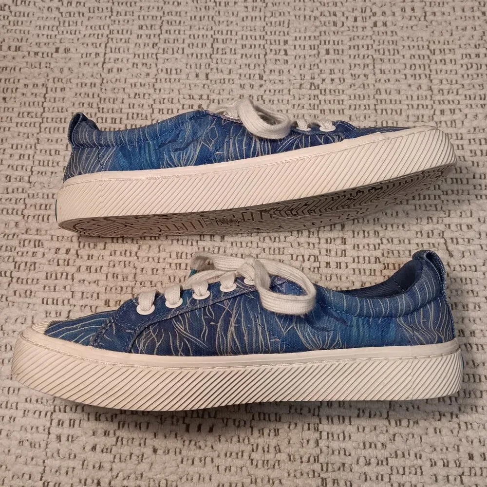 Cariuma Avatar Women's blue printed canvas athletic shoes sneakers sz 7.5